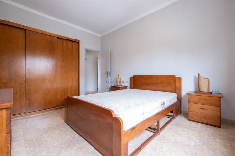 Vende-se Apartamento T2 na Amora, Seixal