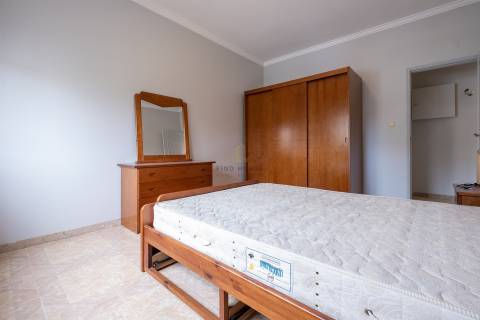 Vende-se Apartamento T2 na Amora, Seixal