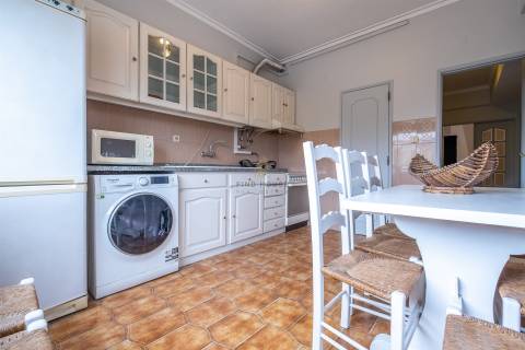 Vende-se Apartamento T2 na Amora, Seixal