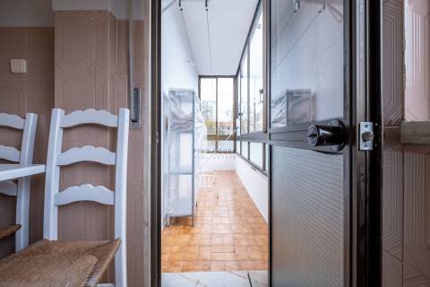 Vende-se Apartamento T2 na Amora, Seixal