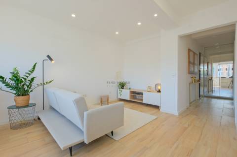 Apartamento T2 totalmente remodelado com 2 Suites em Lisboa.