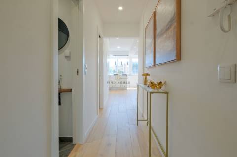 Apartamento T2 totalmente remodelado com 2 Suites em Lisboa.