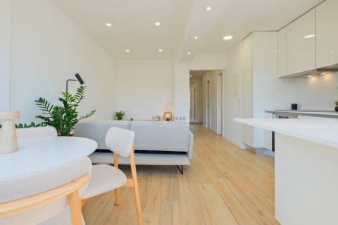 Apartamento T2 totalmente remodelado com 2 Suites em Lisboa.