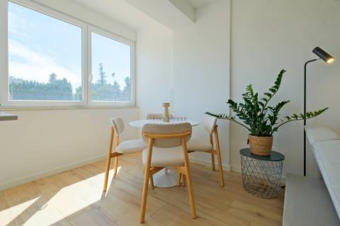 Apartamento T2 totalmente remodelado com 2 Suites em Lisboa.