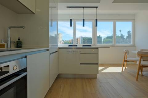 Apartamento T2 totalmente remodelado com 2 Suites em Lisboa.