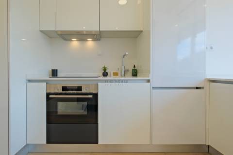Apartamento T2 totalmente remodelado com 2 Suites em Lisboa.