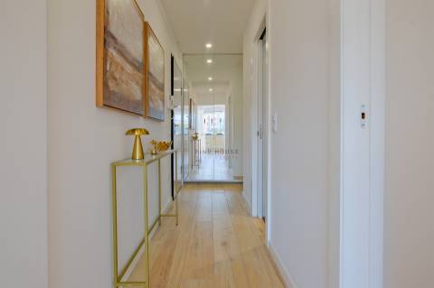 Apartamento T2 totalmente remodelado com 2 Suites em Lisboa.