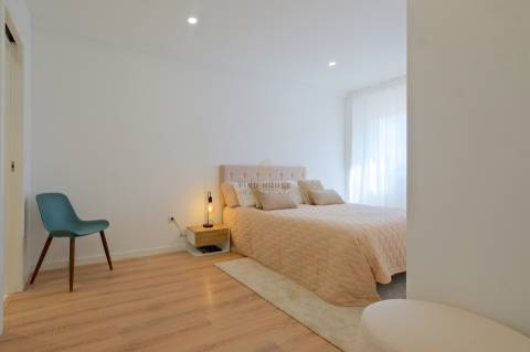 Apartamento T2 totalmente remodelado com 2 Suites em Lisboa.