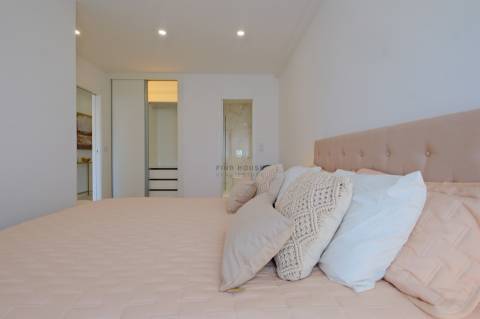 Apartamento T2 totalmente remodelado com 2 Suites em Lisboa.