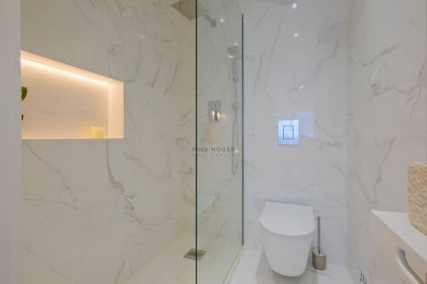 Apartamento T2 totalmente remodelado com 2 Suites em Lisboa.