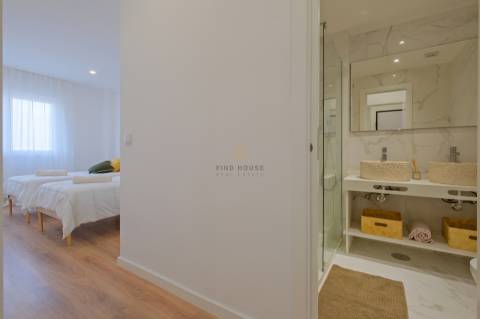 Apartamento T2 totalmente remodelado com 2 Suites em Lisboa.