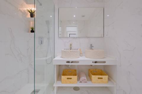 Apartamento T2 totalmente remodelado com 2 Suites em Lisboa.