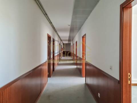 Loja para venda no Restelo