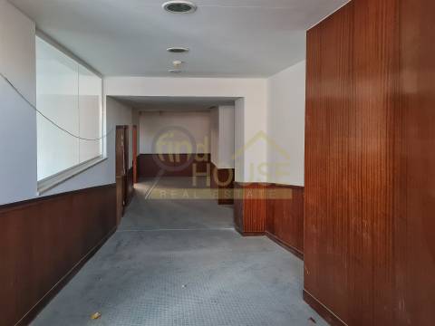 Loja para venda no Restelo