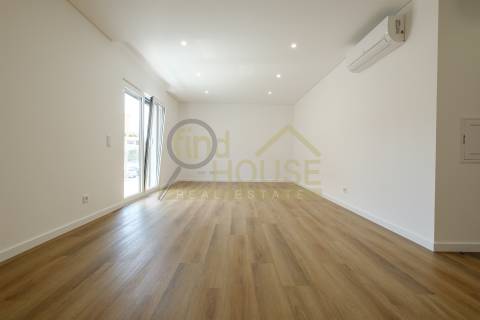 Apartamento T3 novo,  no Alto da Parede, próximo do Colégio Maristas