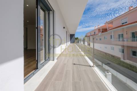 Apartamento T3 novo,  no Alto da Parede, próximo do Colégio Maristas