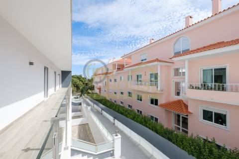 Apartamento T3 novo,  no Alto da Parede, próximo do Colégio Maristas