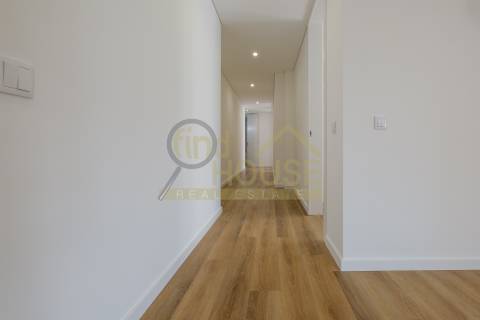 Apartamento T3 novo,  no Alto da Parede, próximo do Colégio Maristas