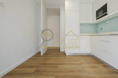 Apartamento T3 novo,  no Alto da Parede, próximo do Colégio Maristas