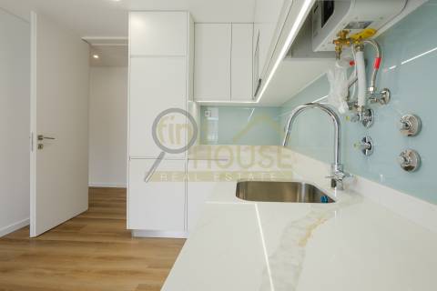 Apartamento T3 novo,  no Alto da Parede, próximo do Colégio Maristas