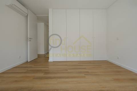 Apartamento T3 novo,  no Alto da Parede, próximo do Colégio Maristas