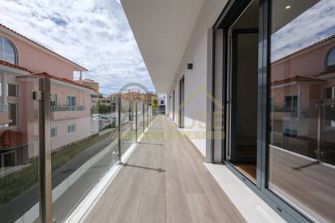 Apartamento T3 novo,  no Alto da Parede, próximo do Colégio Maristas