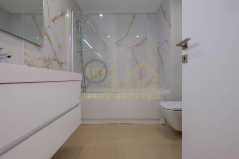 Apartamento T3 novo,  no Alto da Parede, próximo do Colégio Maristas