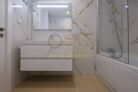 Apartamento T3 novo,  no Alto da Parede, próximo do Colégio Maristas