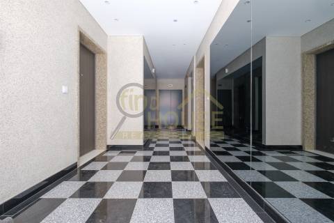 Apartamento T2 novo, no Alto da Parede, próximo ao colégio Maristas de Carcavelos