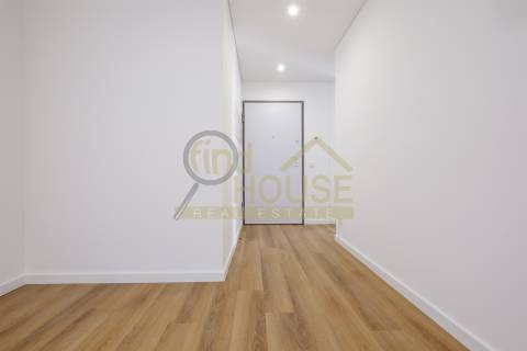 Apartamento T2 novo, no Alto da Parede, próximo ao colégio Maristas de Carcavelos