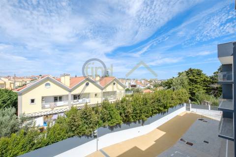 Apartamento T2 novo, no Alto da Parede, próximo ao colégio Maristas de Carcavelos