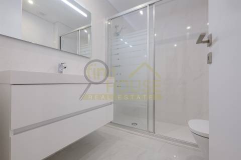 Apartamento T2 novo, no Alto da Parede, próximo ao colégio Maristas de Carcavelos