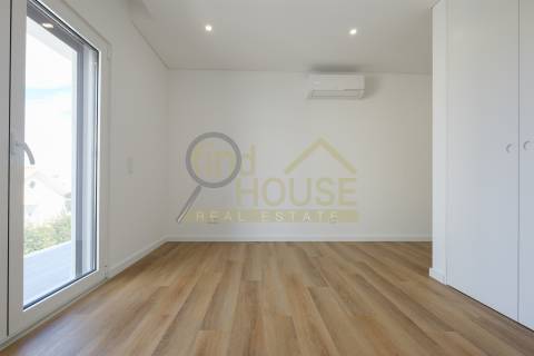 Apartamento T2 novo, no Alto da Parede, próximo ao colégio Maristas de Carcavelos