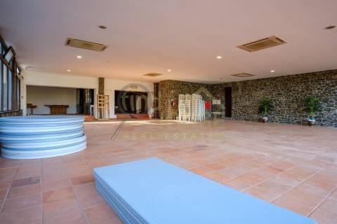 Quinta com Moradia, piscina e área para Loft com vista frontal para o Rio Tejo, em Abrantes