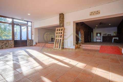 Quinta com Moradia, piscina e área para Loft com vista frontal para o Rio Tejo, em Abrantes