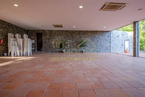 Quinta com Moradia, piscina e área para Loft com vista frontal para o Rio Tejo, em Abrantes