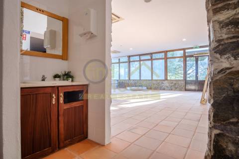 Quinta com Moradia, piscina e área para Loft com vista frontal para o Rio Tejo, em Abrantes