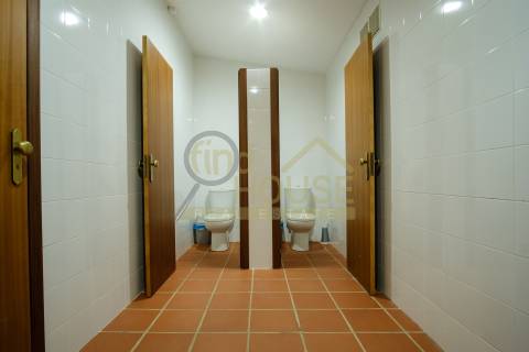 Quinta com Moradia, piscina e área para Loft com vista frontal para o Rio Tejo, em Abrantes