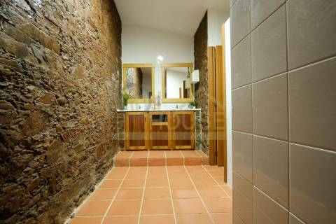 Quinta com Moradia, piscina e área para Loft com vista frontal para o Rio Tejo, em Abrantes