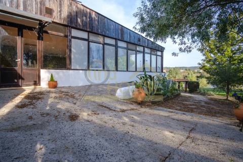 Quinta com Moradia, piscina e área para Loft com vista frontal para o Rio Tejo, em Abrantes