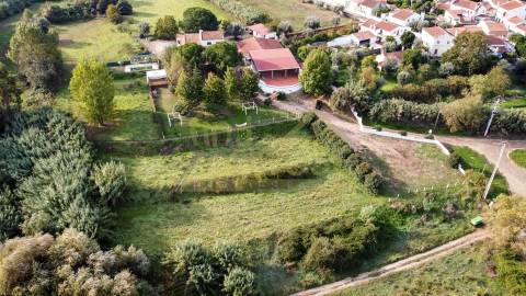 Quinta com Moradia, piscina e área para Loft com vista frontal para o Rio Tejo, em Abrantes