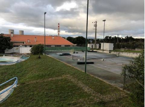 Vende-se antiga unidade hoteleira, com projeto aprovado no Pego, Abrantes