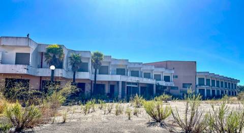 Vende-se antiga unidade hoteleira, com projeto aprovado no Pego, Abrantes