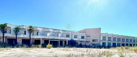 Vende-se antiga unidade hoteleira, com projeto aprovado no Pego, Abrantes