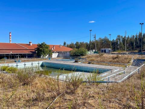 Vende-se antiga unidade hoteleira, com projeto aprovado no Pego, Abrantes