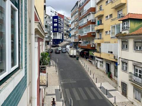 Apartamento T2 totalmente remodelado em São Vicente, Lisboa