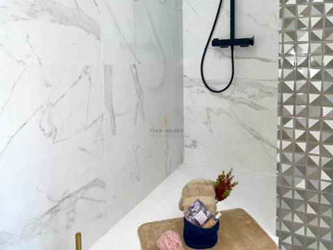 Apartamento T2 totalmente remodelado em São Vicente, Lisboa