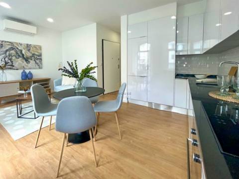 Apartamento T2 totalmente remodelado em São Vicente, Lisboa