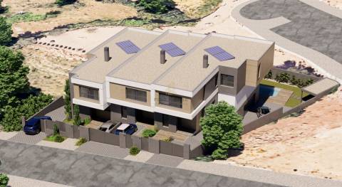 Lote de terreno com 1105m2 e projeto aprovado para 3 moradias, em São Domingos de Rana