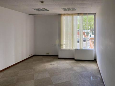 Escritório no Edifício Tridente, Avenidas Novas